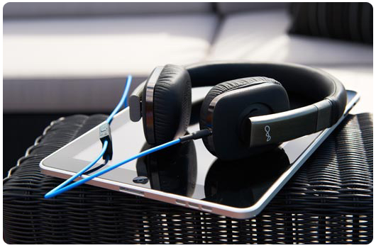 BlueAnt Embrace Stereo Headphones Specially Designed for use iPod, iPhone, iPad BlueAnt Embrace Stereo Headphones Specially Designed for use iPod, iPhone, iPad