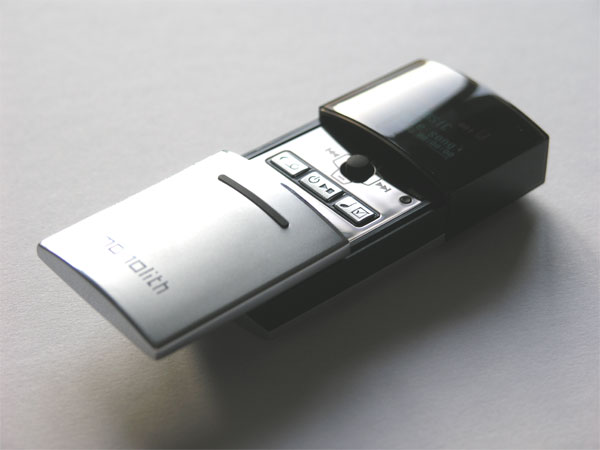 http://www.advancedmp3players.co.uk/shop/images/products/monolithslide/monolithslidelarge3.jpg