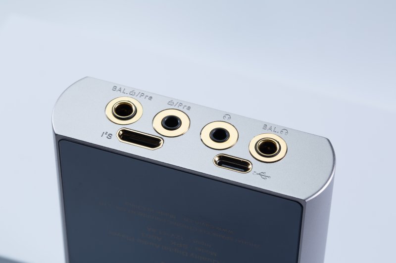 Cayin N7+ music player, output sockets close-up