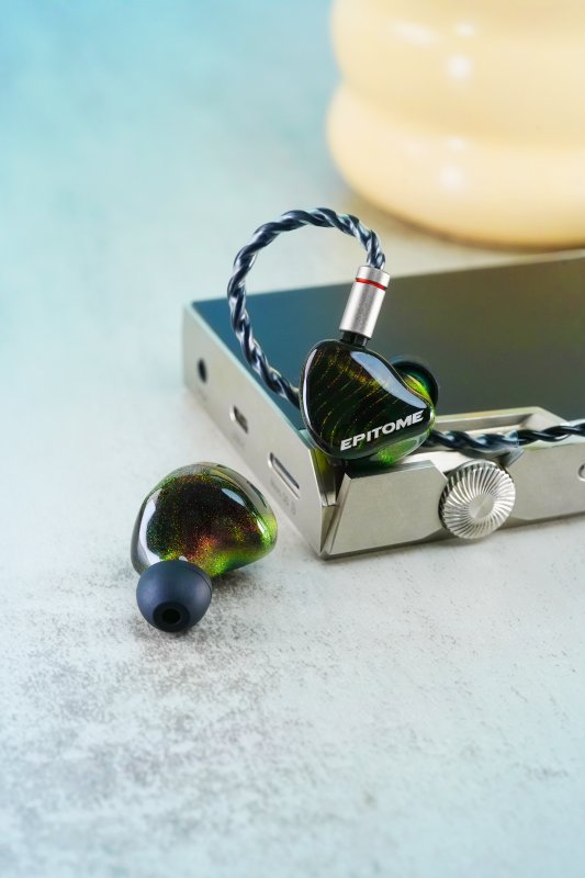 iBasso Epitome in-ear monitors, single earpiece with music player