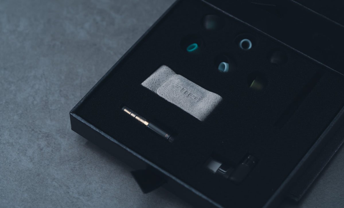 FiiO FX25 in-ear monitors, accessories in the box