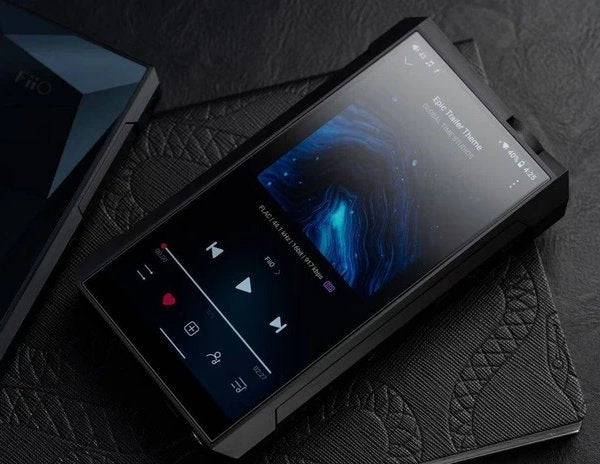 FiiO M17 music player, front with screen