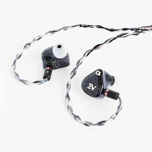 Shanling AE10 in-ear monitors, single earpiece with cable
