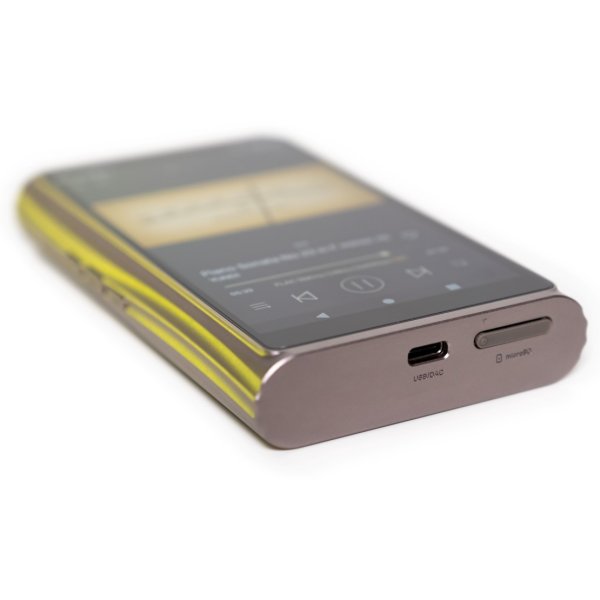 Shanling M7 music player, bottom edge close-up
