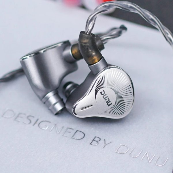 DUNU EST 112 hybrid in-ear monitors, shell close-up