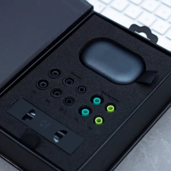 FiiO FW5 true wireless earbuds, box contents