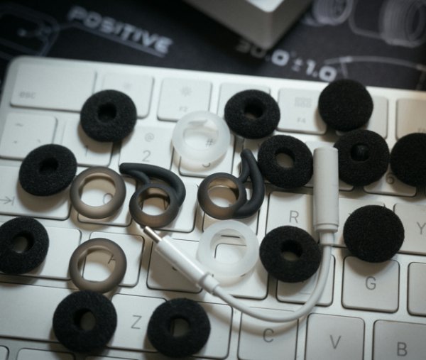 FiiO FF1 earbuds, foam covers and silicone rings