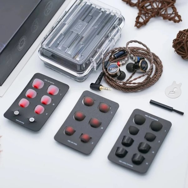 FiiO FD3 and FD3 Pro in-ear monitors, box contents