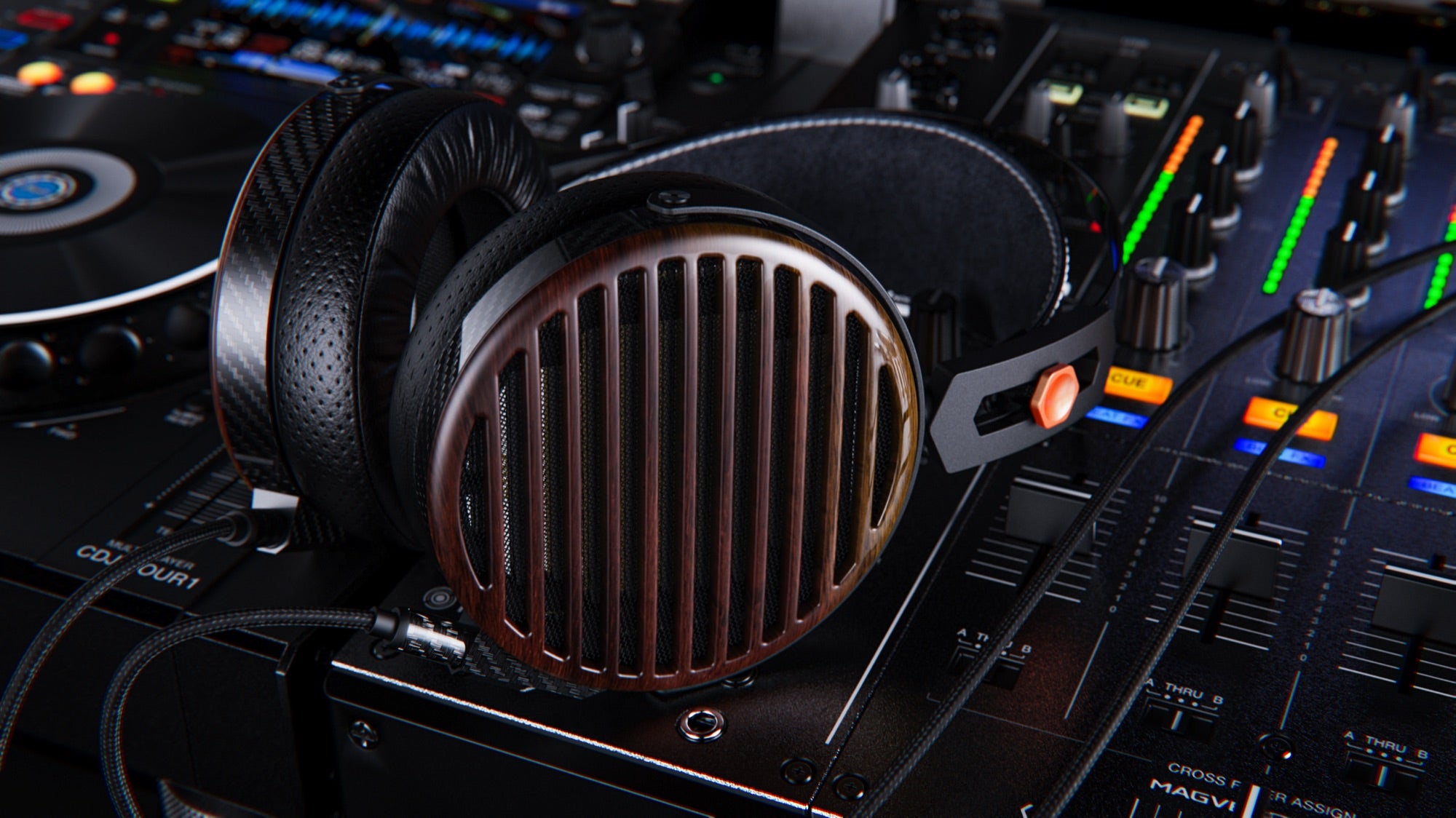 Headphones & earphones