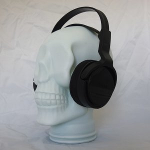 AMP3 Luxury Glass Skull Headphones Stand 6