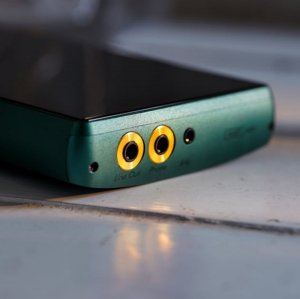 iBasso DX240 Flagship Digital Audio Player with Full 16x MQA Decoding