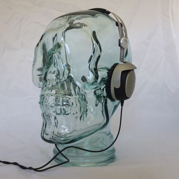AMP3 Luxury Glass Skull Headphones Stand 